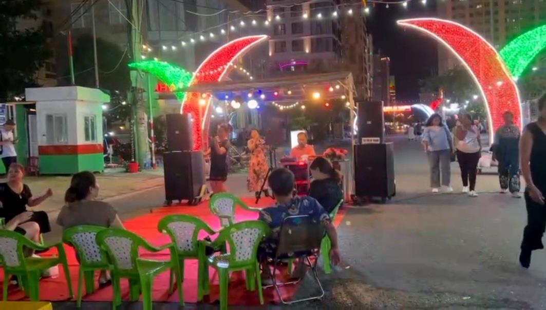 Một góc chợ đêm An Thượng.
