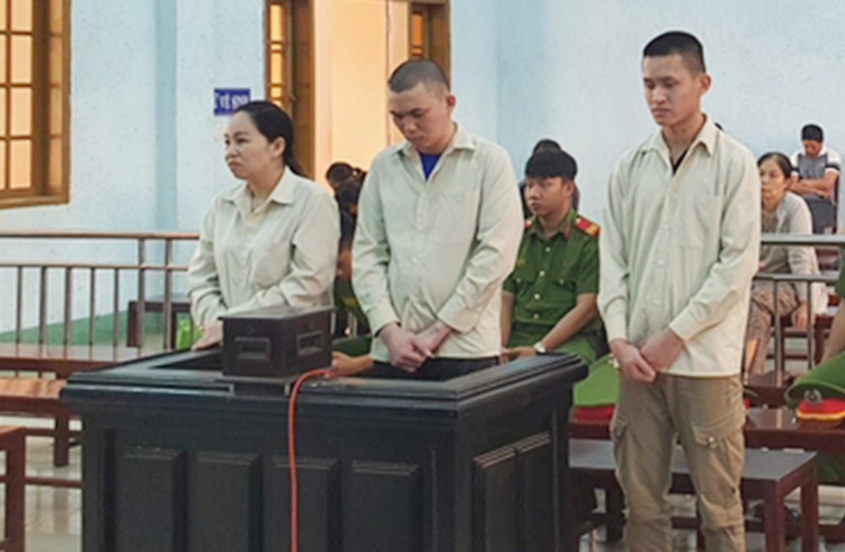 Các bị cáo tại phiên tòa.