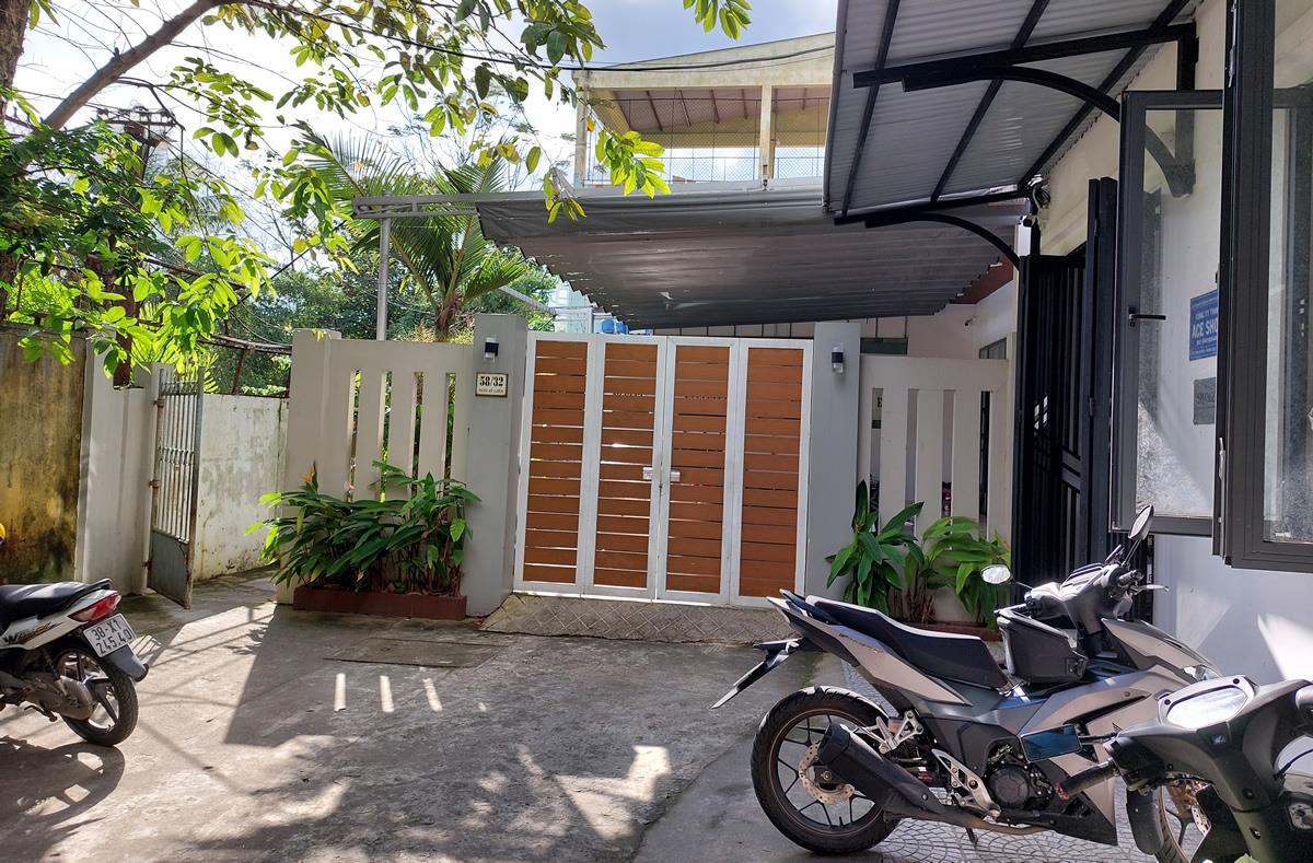 Đường kiệt hộ ông Việt lấn chiếm, xây dựng tường rào làm khuôn viên, nhà trọ trái phép.