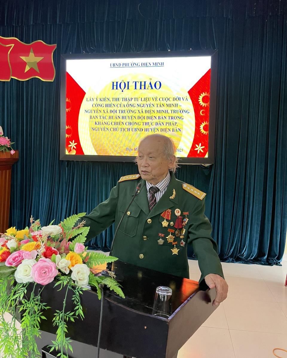 Thiếu tướng Nguyễn Quy Nhơn - nguyên Phó tư lệnh quân khu V, phát biểu tại buổi lấy ý kiến