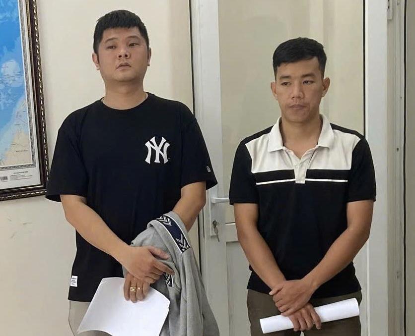 Các đối tượng bị khởi tố về hành vi: “Tổ chức đánh bạc” và “Đánh bạc”.