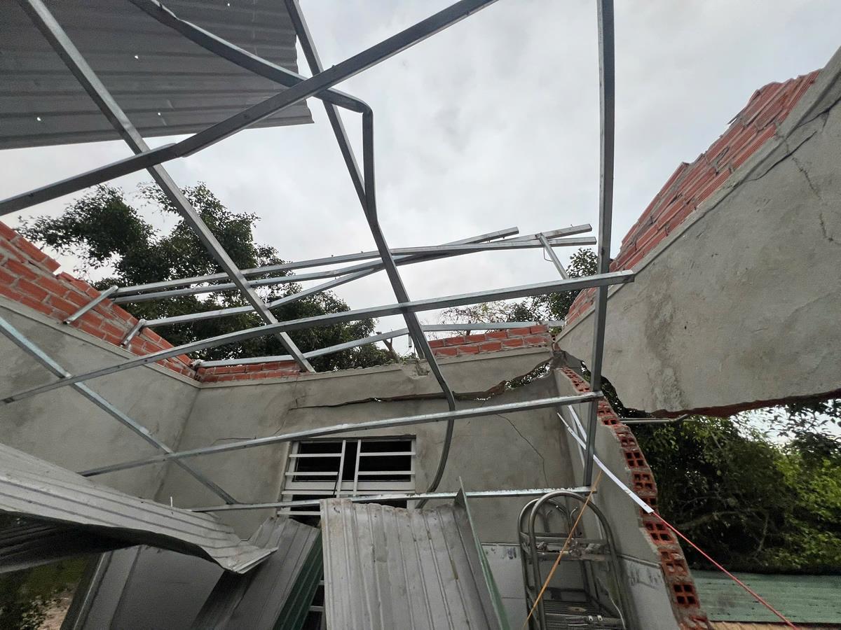 Hiện trường vụ nổ nhà ông Đ
