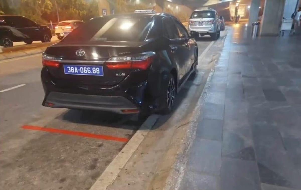 Xe công của Hội Liên hiệp Phụ nữ tỉnh Hà Tĩnh được sử dụng vào việc đón con gái của Chủ tịch Hội
