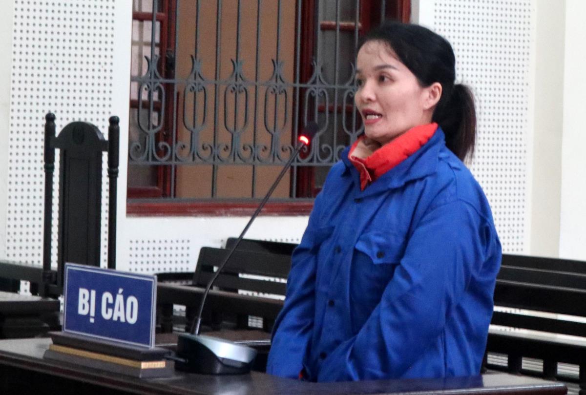 Bị cáo Phan Thị Hòa tại tòa.
