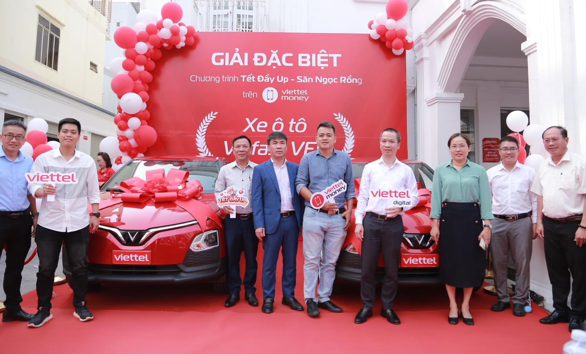 Trâo thưởng 2 xe ô tô cho khách hàng tham gia ứng dụng tài chính số