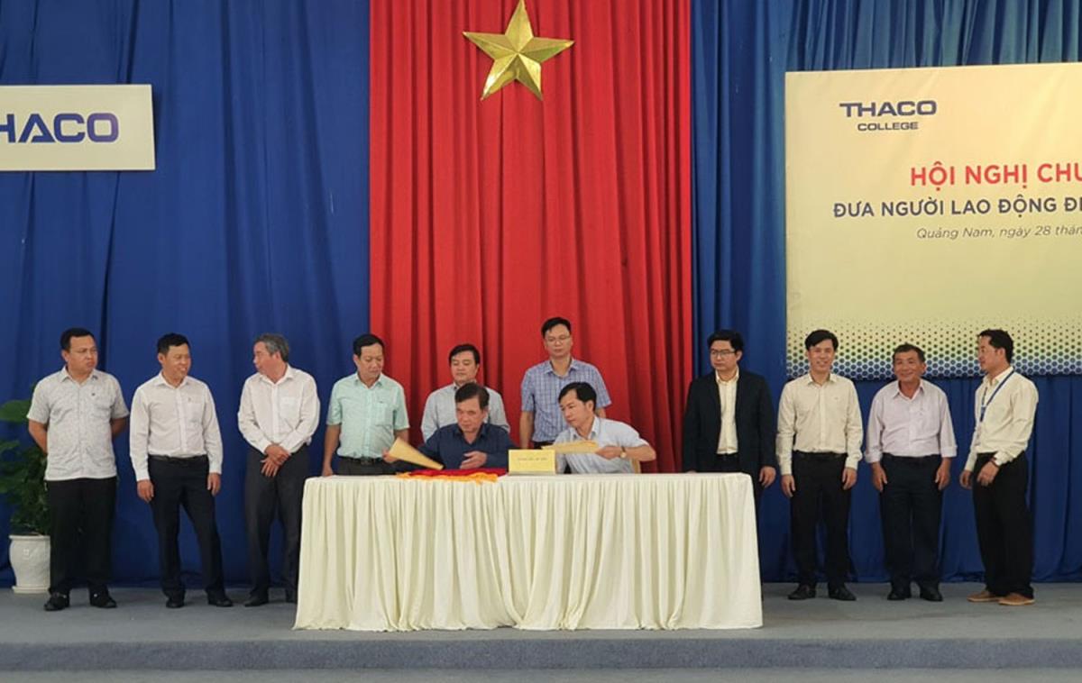 Trường 33win93 THACO đưa lao động sang làm việc cho các nông trường tại Lào.