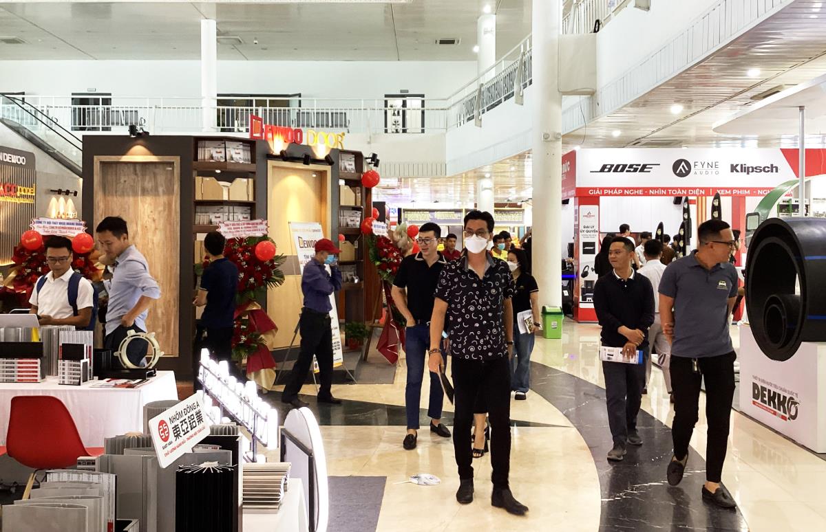 Đông đảo khách tham quan Vietbuild win33com - 2023.