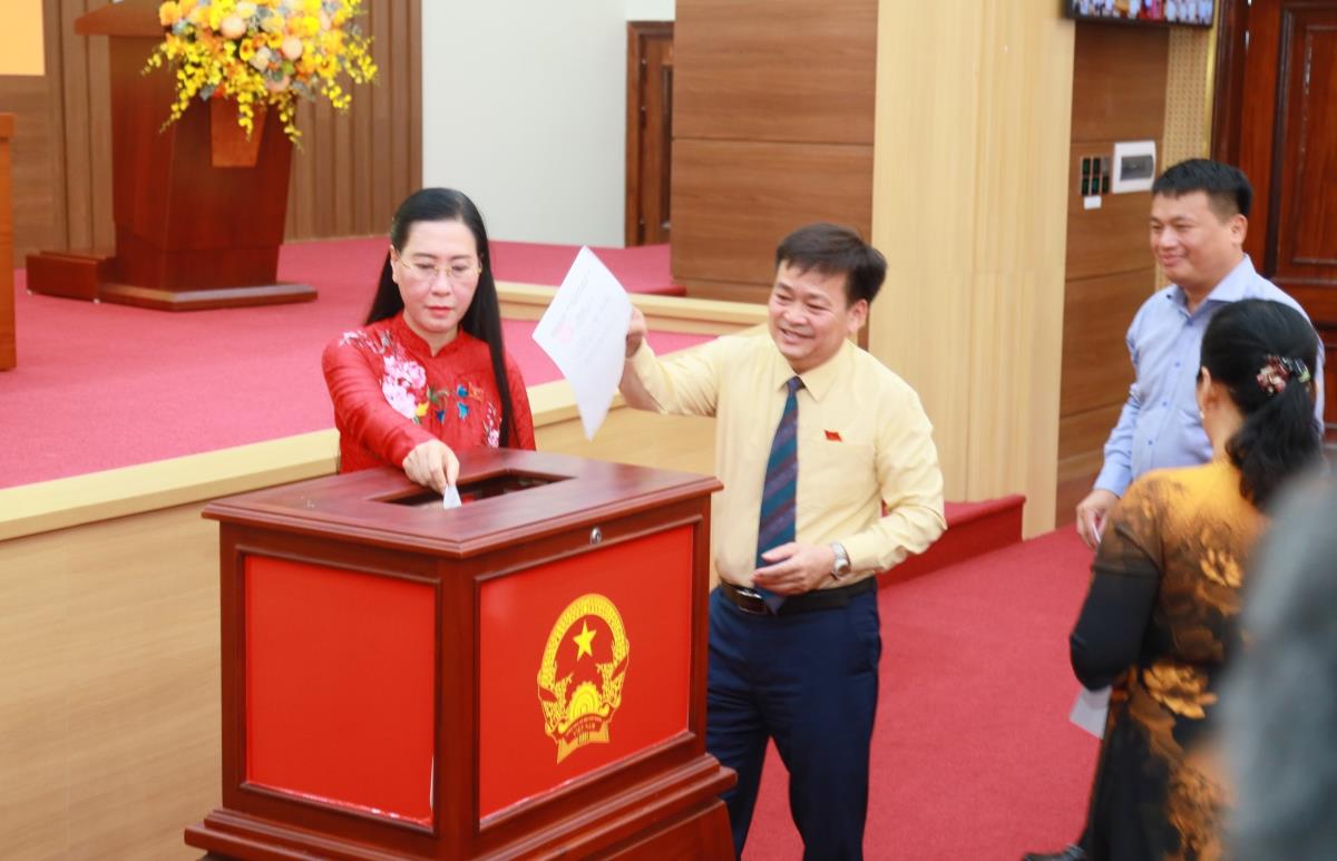 Quang cảnh kỳ họp thứ 26 HĐND tỉnh Quảng Ngãi khóa XIII.