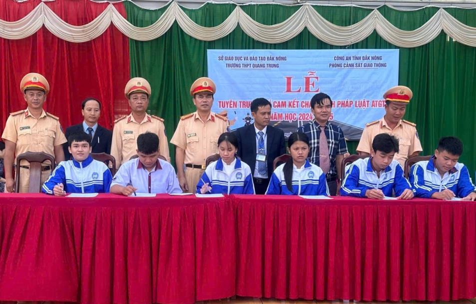 Phòng CSGT đẩy mạnh tuyên truyền an toàn giao thông tại các trường học