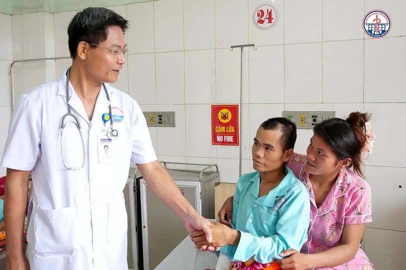 Người bệnh quốc tịch Lào C.B. hồi phục tích cực. Ảnh: BVCC