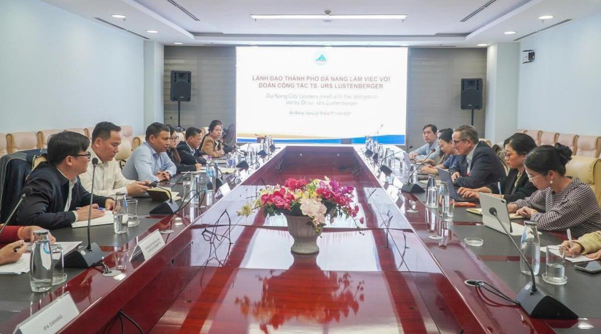 Lãnh đạo TP làm việc với Đoàn chuyên gia Thụy Sĩ.