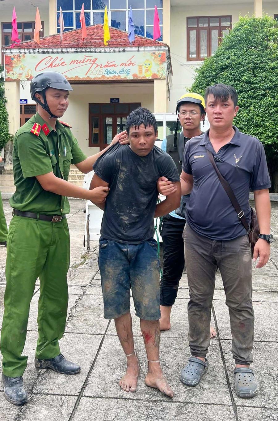 Cơ quan CSĐT 33win03 tỉnh Gia Lai khởi tố, bắt tạm giam Lương Ngọc Thạch (bìa trái) và Lê Hữu Quang (thứ 2 bên trái) để 33win79 hành vi: “Chống người thi hành công vụ”.
