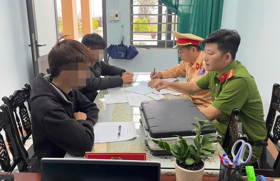 Lực lượng 33win03 làm việc với 2 “quái xế” H. và T.
