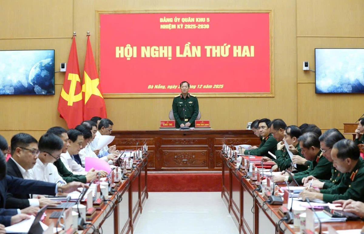 Bí thư Thành ủy Lê Ngọc Quang phát biểu tại hội nghị.