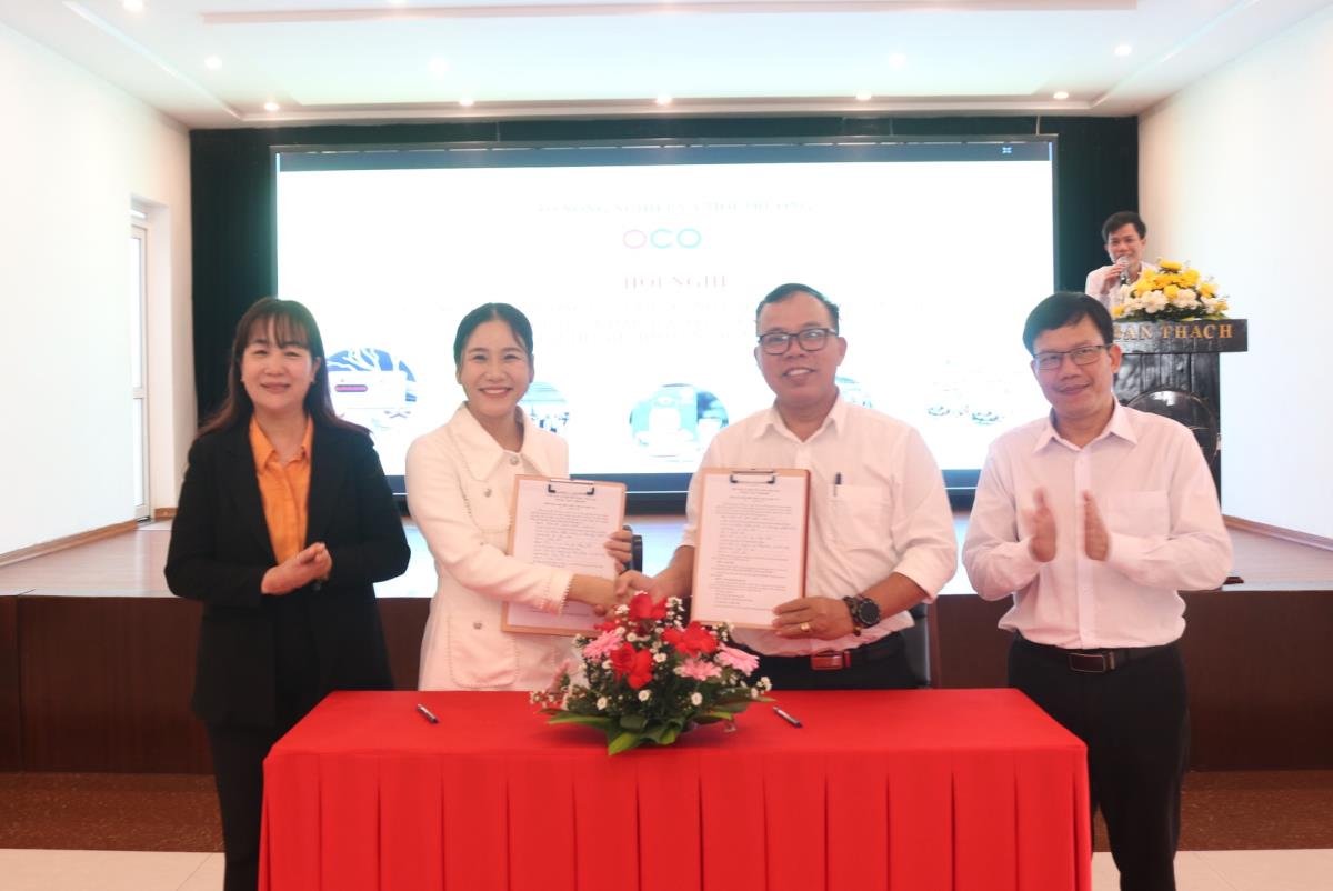 Ký kết biên bản ghi nhớ hợp tác giữa chủ thể OCOP và đại diện Co.op Mart.