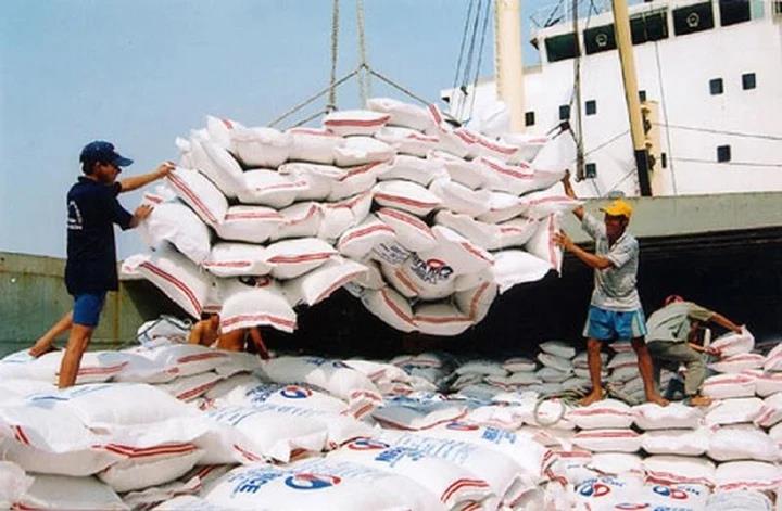 Giá bán lẻ gạo trong nước không giảm.