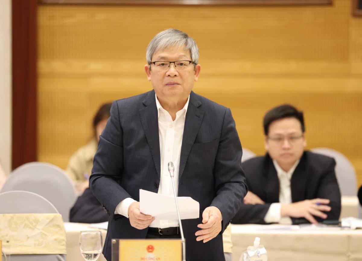 Thiếu tướng Hoàng Anh Tuyên phát biểu tại họp báo.