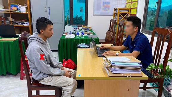 Đối tượng Nguyễn Duy Quang (x) tại cơ quan 33win03.