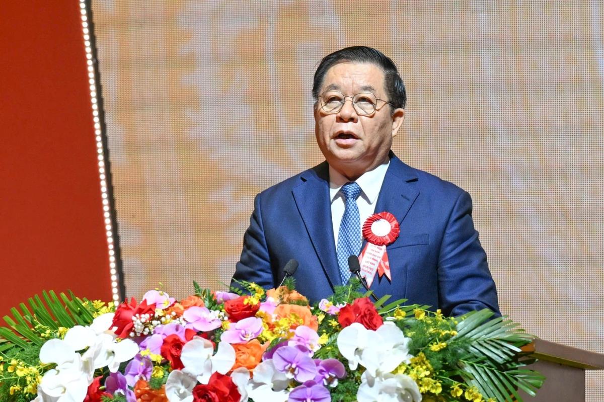 Thay mặt lãnh đạo Đảng, Nhà nước, Tổng Bí thư Tô Lâm trao tặng Huân chương Hồ Chí Minh cho Báo chí cách mạng Việt Nam (Ảnh: Hùng Huy).