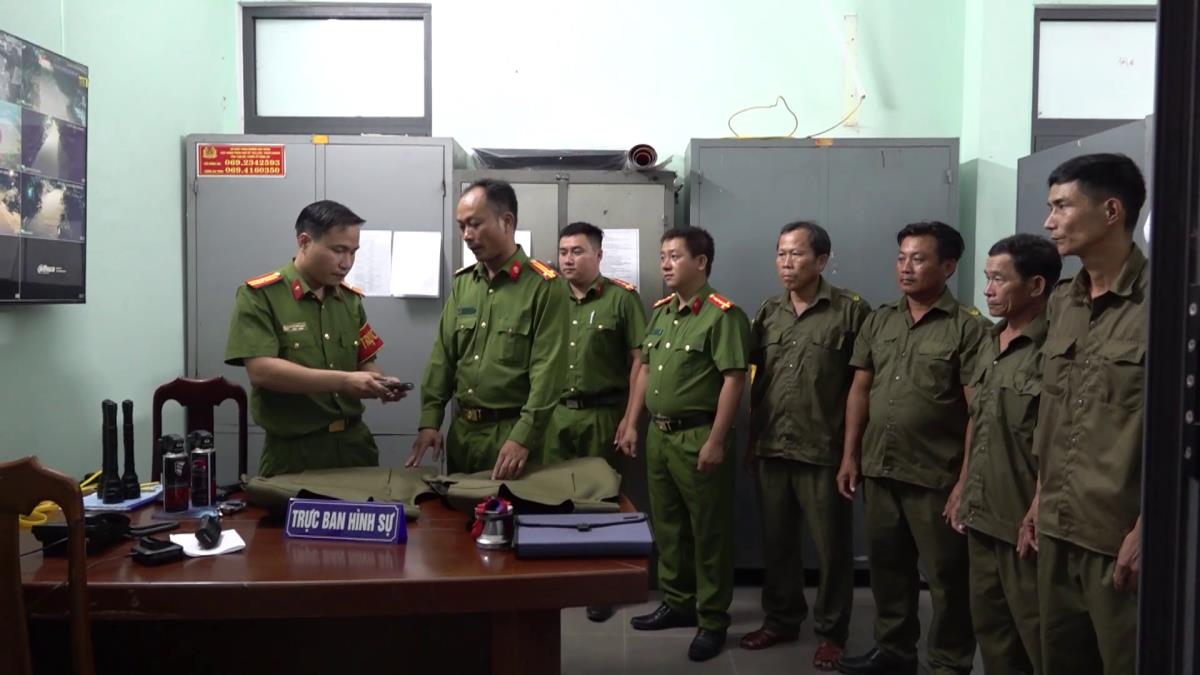 Qua công tác tuần tra kiểm soát, Tổ công tác 107 kịp thời phát hiện, bắt giữ nhóm thanh niên sử dụng hung khí đánh nhau.
