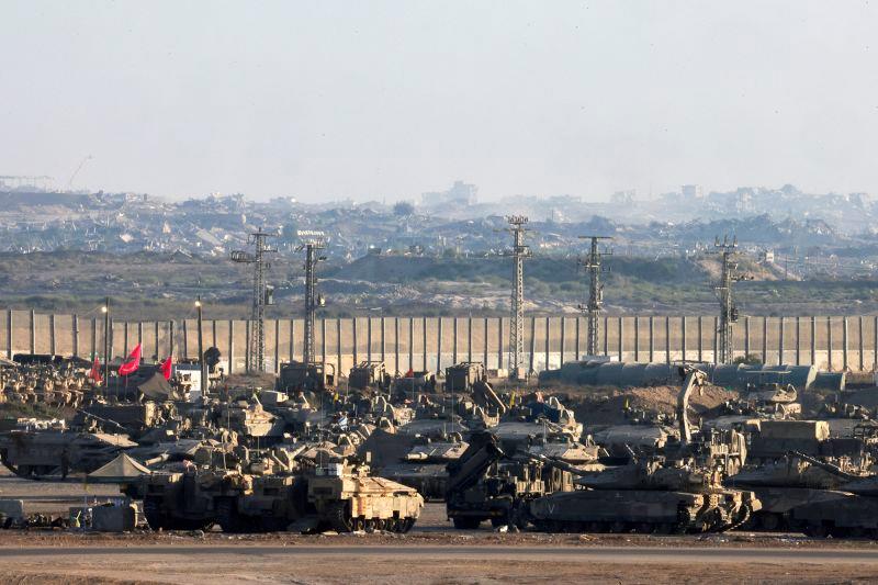 Xe bọc thép của quân đội Israel ở biên giới với Gaza ngày 19-6. Ảnh: AFP
