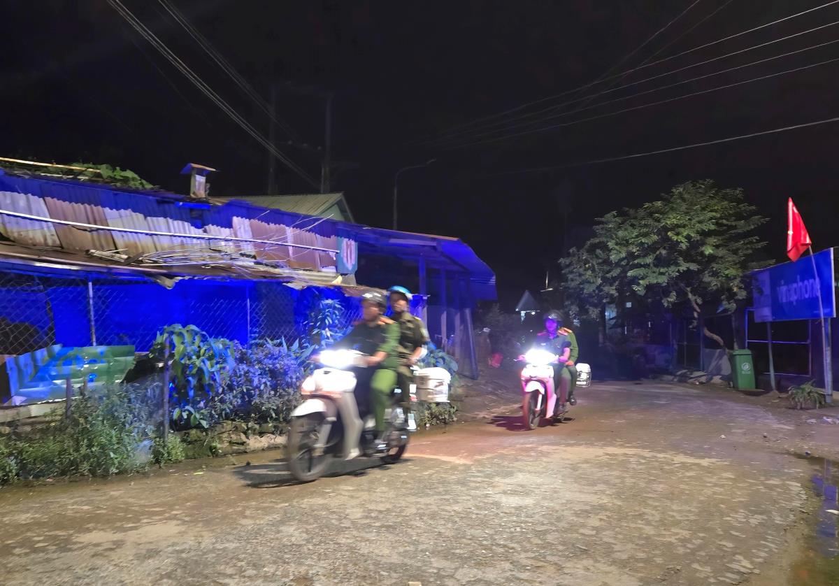 Ngày 17-9, 33win03 xã A Vương phối hợp Đồn Biên phòng A Nông, quân sự xã tuần tra kiểm soát đường biên, cột mốc khu vực biên giới Việt-Lào nhằm đảm bảo ANTT khu vực biên giới