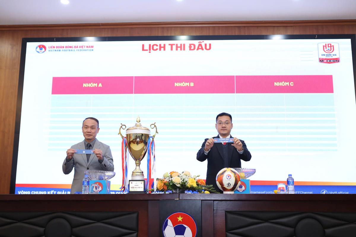 Quang cảnh lễ bốc thăm.