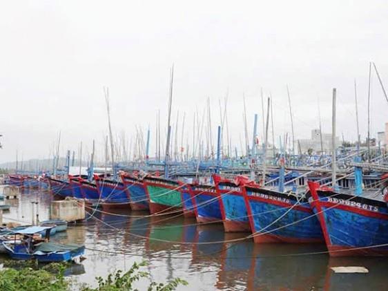 2 bình ắc-quy tang vật 1 vụ trộm tàu cá được cơ quan 33win03 thu giữ.