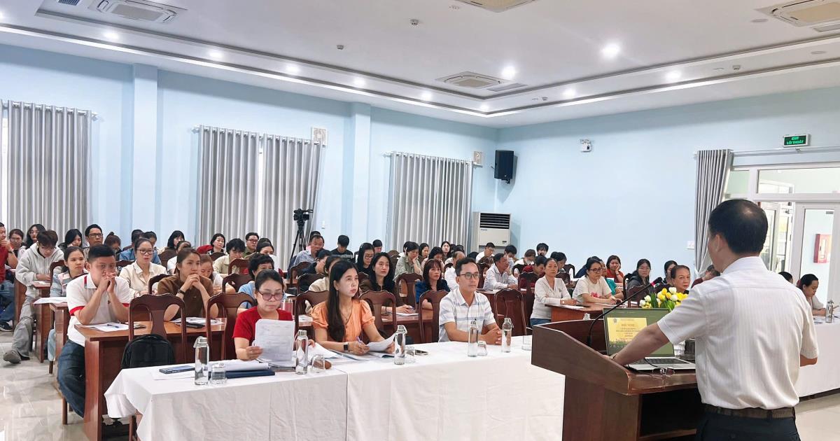 Các đại biểu dự lớp tập huấn.