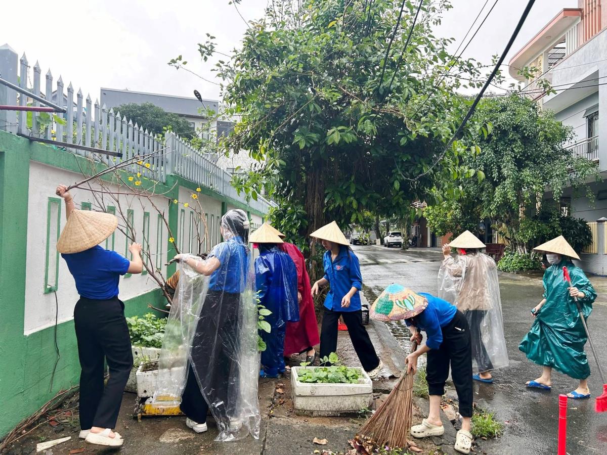 Đại tá Nguyễn Xuân Hoàng yêu cầu các đơn vị nắm chắc tình hình địa bàn, tăng cường tuần tra, kiểm soát, bảo đảm ANTT... tại địa bàn P.Sơn Trà