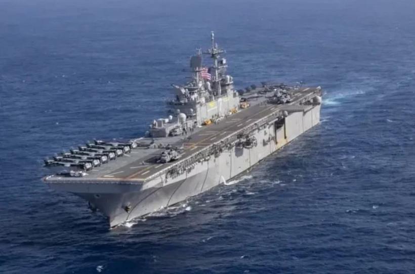 Tàu đổ bộ USS Tripoli. Ảnh: Reuters