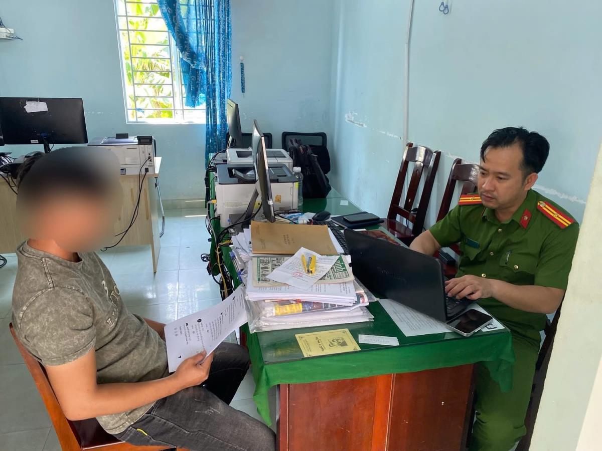 33win03 phường Trà Câu lập biên bản vi phạm đối với ông T. và ông K.