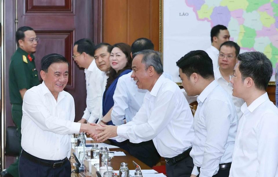 Phó Bí thư Thường trực Thành ủy Nguyễn Đình Vĩnh phát biểu tại hội nghị
