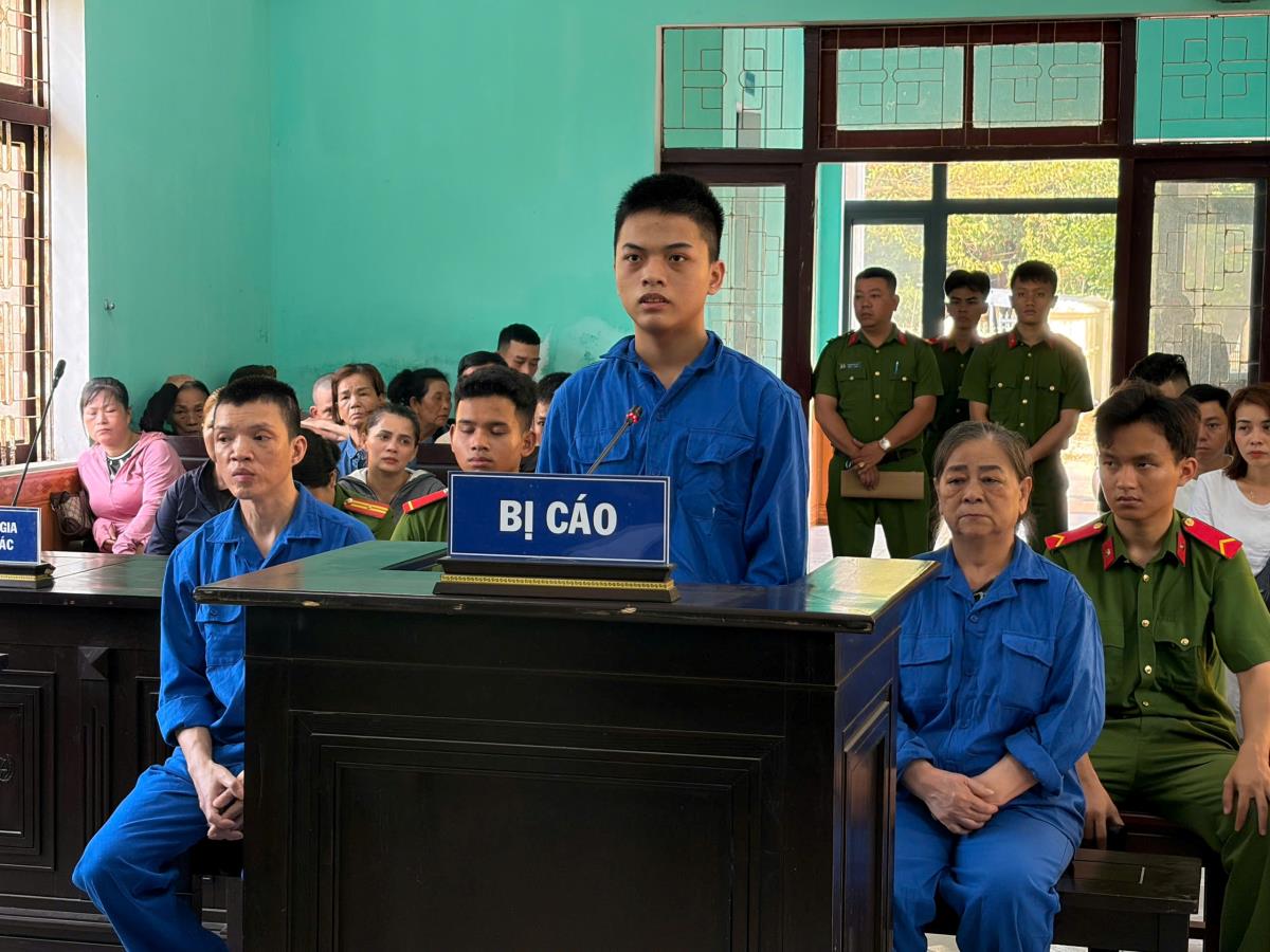 Các bị cáo tại phiên tòa.