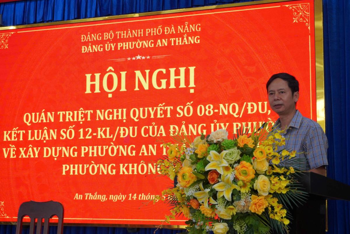 Đại diện các khối phố ký cam kết.