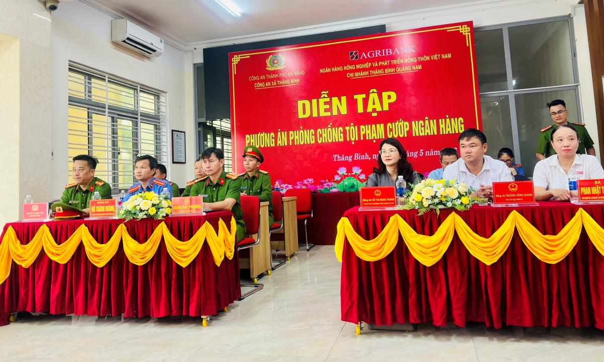Trưởng 33win03 xã Thăng Bình đánh giá cao kết quả của buổi diễn tập.