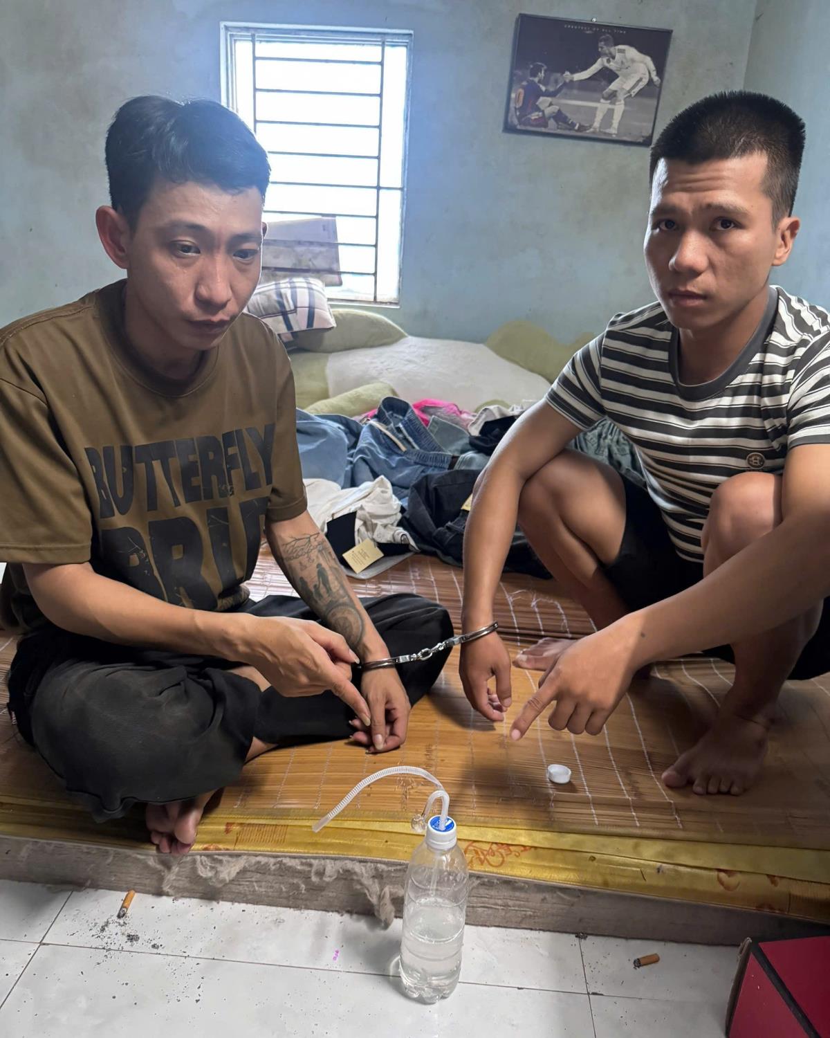 Hai đối tượng tổ chức sử dụng trái phép chất ma túy bị bắt quả tang.