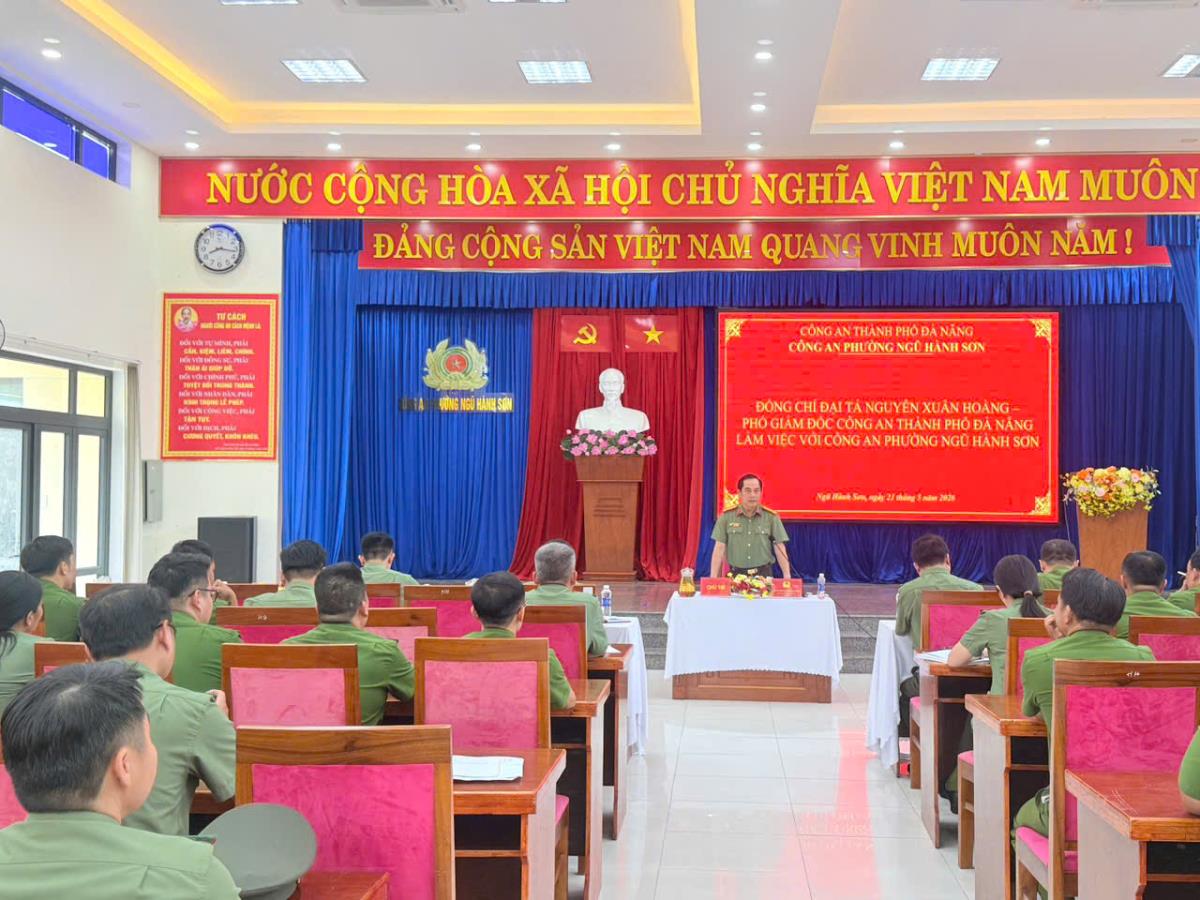 Quang cảnh buổi làm việc