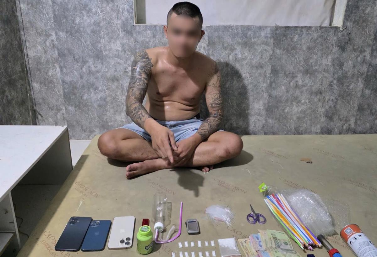 Đối tượng P. cùng tang vật thu giữ.