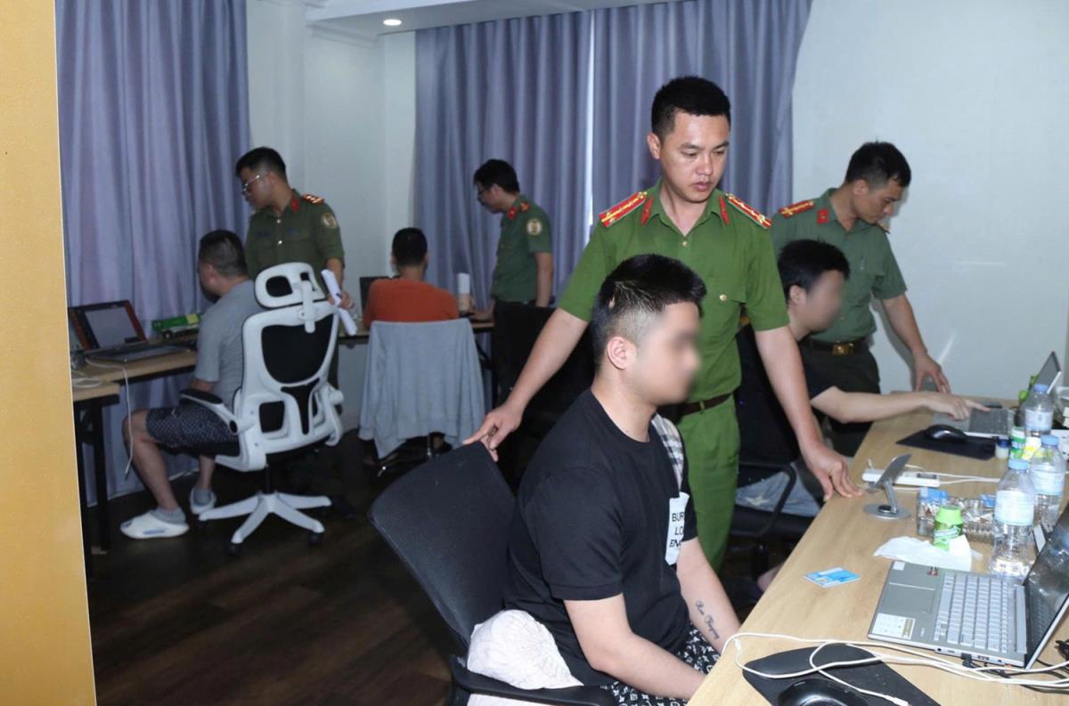 Các đối tượng người Trung Quốc tạm trú bất hợp pháp, hoạt động trái phép trên không gian mạng.