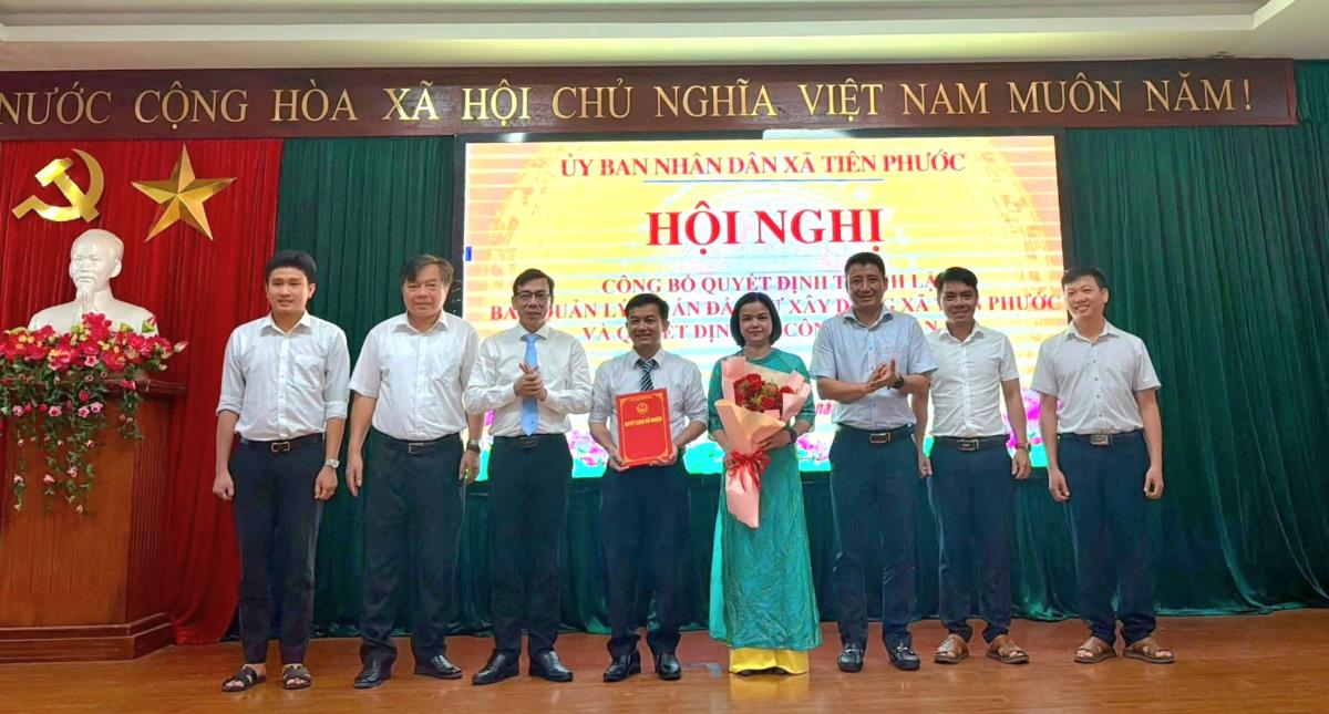Ông Hồ Vũ - Giám đốc Ban Quản lý dự án đầu tư xây dựng xã Tiên Phước phát biểu nhận nhiệm vụ.