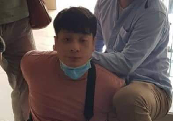 Nguyễn Anh Khoa bị trinh sát khống chế - Ảnh: A.X.