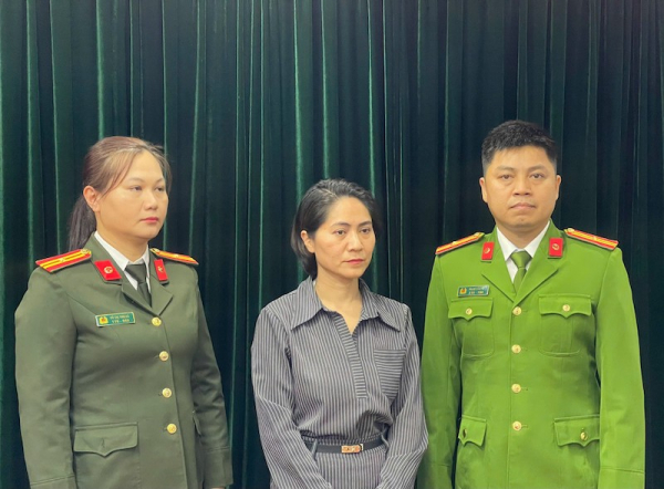 Đối tượng Nguyễn Thị Thu Hà bị khởi tố về hành vi lừa đảo chiếm đoạt tài sản.