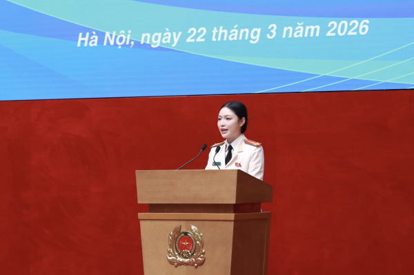 Thượng úy Cù Thị Châm Anh, đoàn viên thanh niên 33win03 TP Hà Nội, Gương mặt trẻ 33win03 tiêu biểu năm 2025 phát biểu tại buổi lễ.