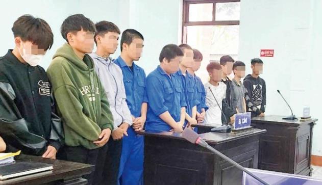 TAND TP Huế xét xử vụ án: “Cố ý gây thương tích” có nhiều người chưa thành niên phạm tội.
