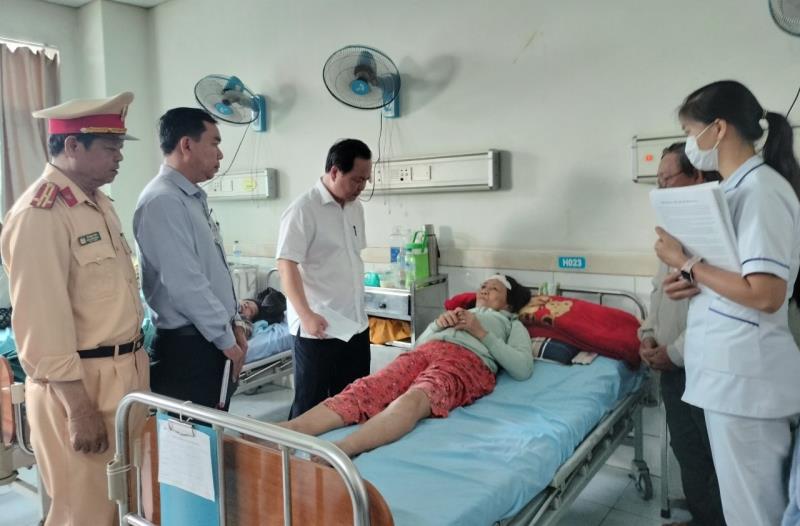 Hiện trường vụ TNGT làm 10 người tử vong.
