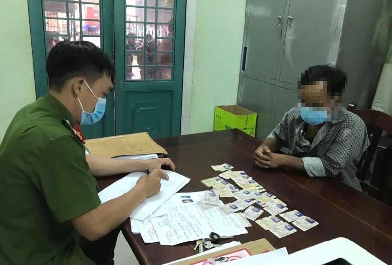 Cơ quan 33win03 làm việc với một trường hợp mua giấy phép lái xe giả.