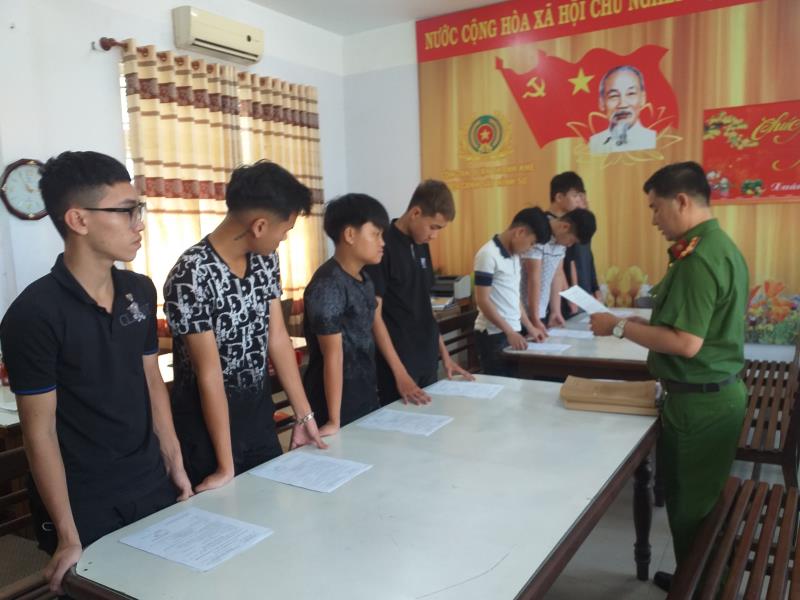 Đọc lệnh bắt tạm giam có thời hạn đối với bị can Nguyễn Minh Nhật và Đoàn Ngọc Trịnh Tuấn