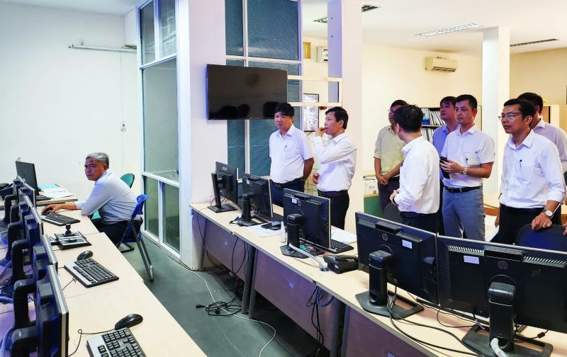 Chủ tịch HĐND TP Lương Nguyễn Minh Triết thăm và kiểm tra Bãi đỗ xe công cộng ở số 166 Hải Phòng.