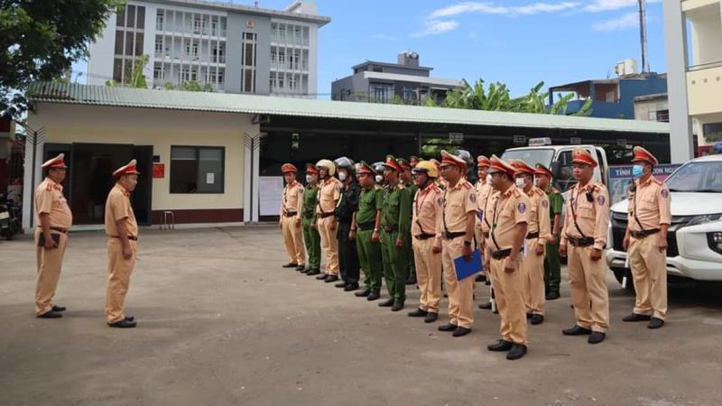 Giao nhiệm vụ cho các tổ công tác chuyên đề.